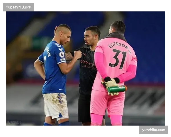 迪亚斯与阿克搭档稳健 曼城后卫线互补性成就防守体系